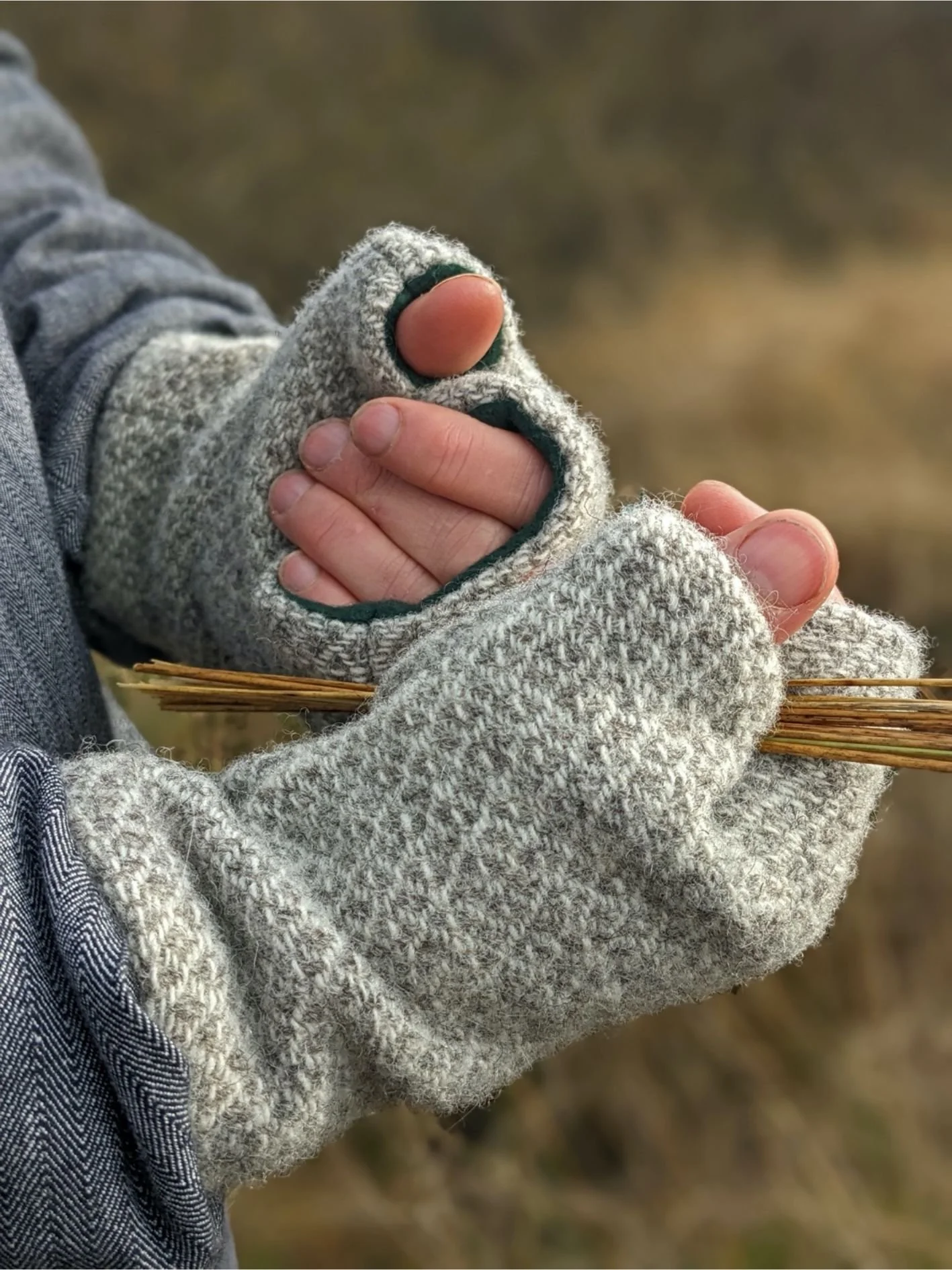 Welsh wool tweed mittens